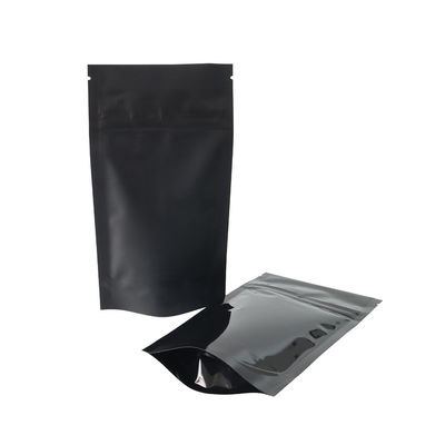 Os sacos pequenos pretos da erva daninha 1/4oz para o Ziplock do CR das flores do  levantam-se o malote